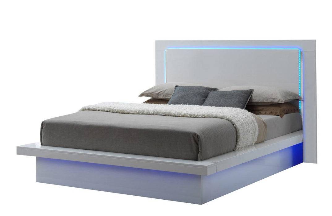 New Classic Sapphire Queen Platform Bed in White image