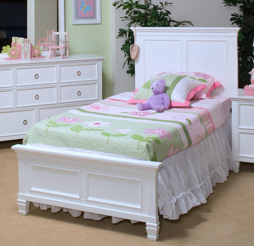 New Classic Tamarack Full Panel Bed in White image